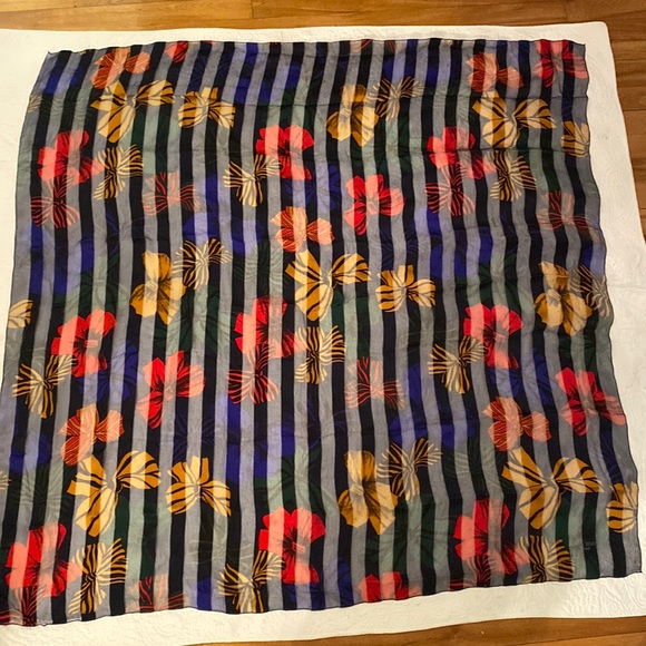 Marc Rozier Paris Bows square silk scarf - Picture 5 of 17